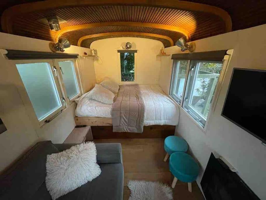Gezellige Pipo Met Grote Schommel Aan Het Water Villa Medemblik Ngoại thất bức ảnh