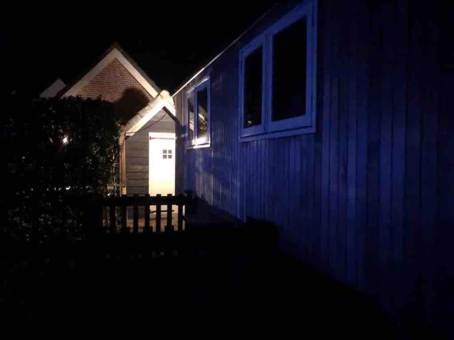 Gezellige Pipo Met Grote Schommel Aan Het Water Villa Medemblik Ngoại thất bức ảnh