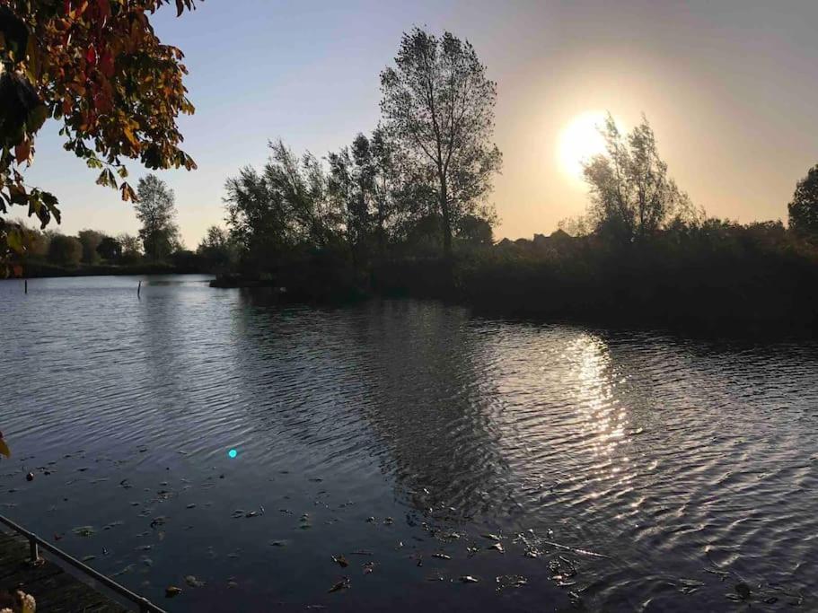 Gezellige Pipo Met Grote Schommel Aan Het Water Villa Medemblik Ngoại thất bức ảnh