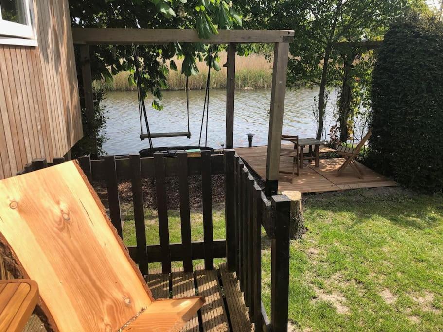 Gezellige Pipo Met Grote Schommel Aan Het Water Villa Medemblik Ngoại thất bức ảnh