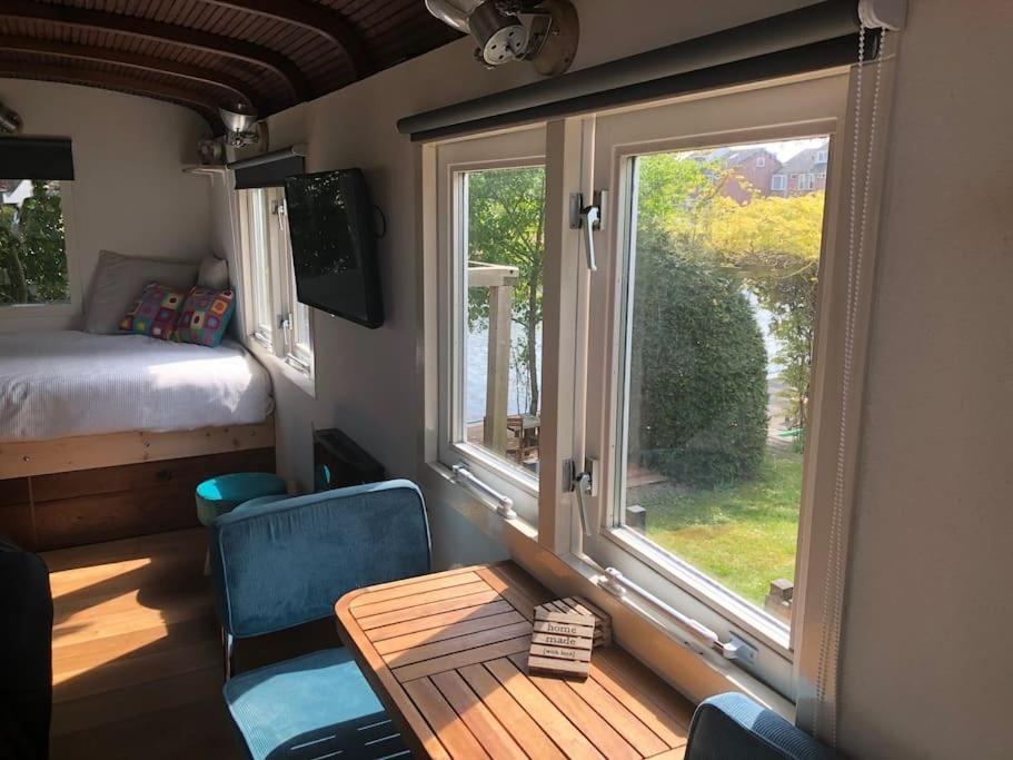 Gezellige Pipo Met Grote Schommel Aan Het Water Villa Medemblik Ngoại thất bức ảnh