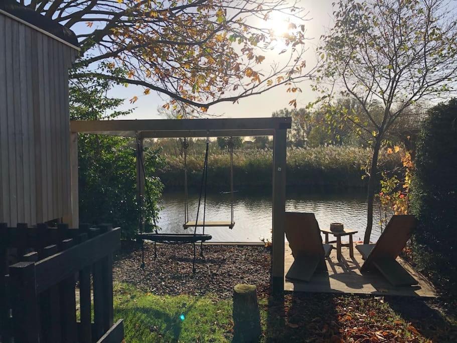 Gezellige Pipo Met Grote Schommel Aan Het Water Villa Medemblik Ngoại thất bức ảnh